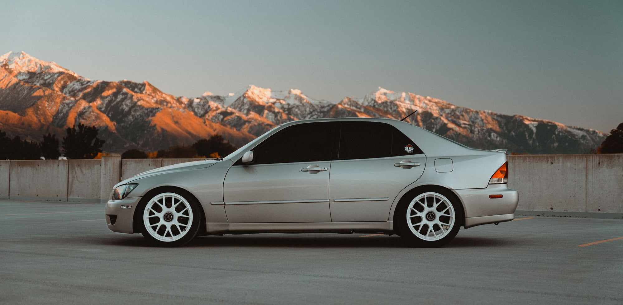 Lexus IS300 on Vertex Rally White – fifteen52