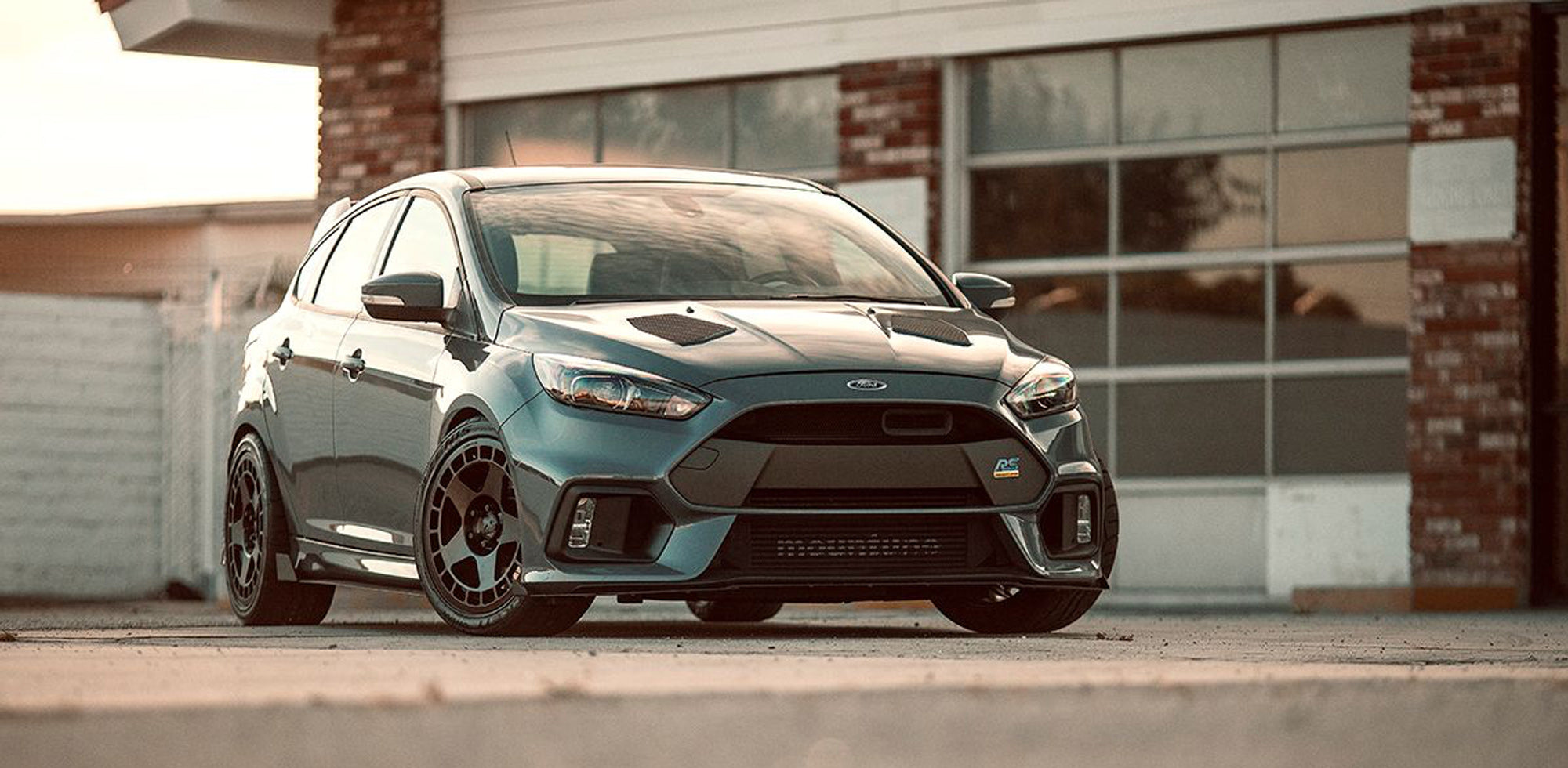 Ford Focus RS on black fifteen52 Turbomac wheels